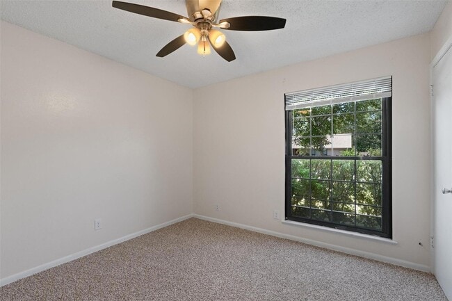 Building Photo - 325 Heartwood Dr