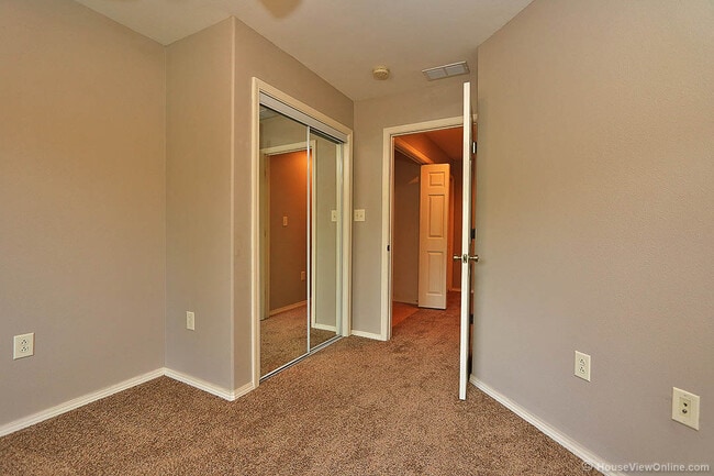 Building Photo - 1345/1347 Amblewood