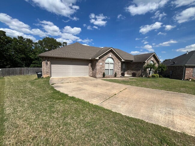 Building Photo - New Listing!