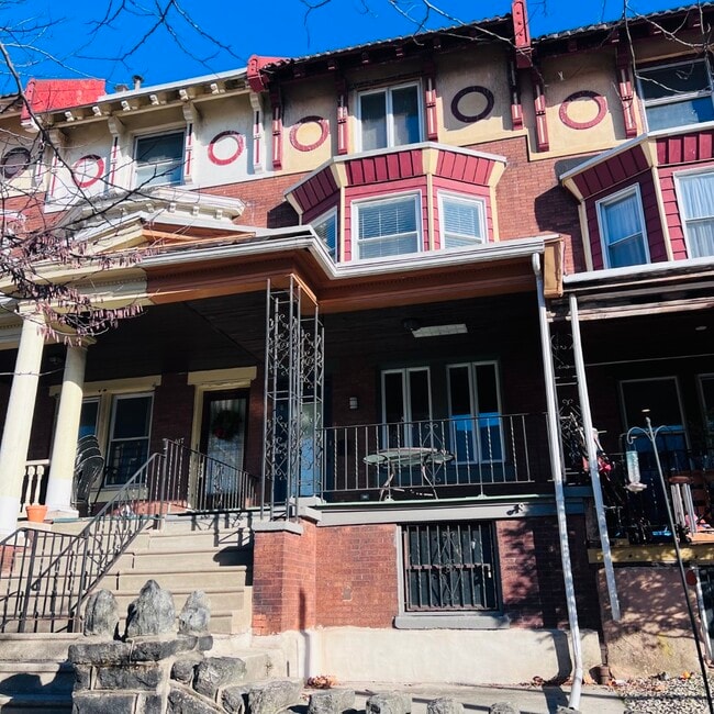 Building Photo - 619 S 42nd St