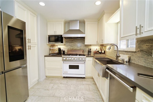 Building Photo - 4700 Topanga Canyon Blvd