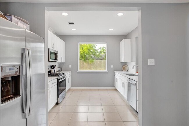 Building Photo - 4625 Mallow St