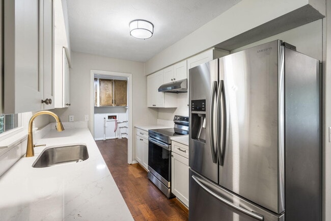 Building Photo - 4267 S Ridgecrest Dr