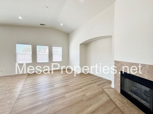 Building Photo - 15818 Iron Canyon Ln