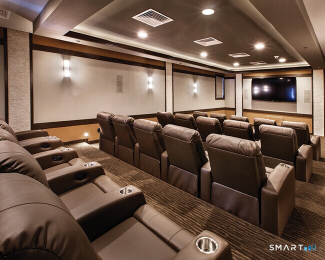 Building Photo - 302 Center Meadow Ln