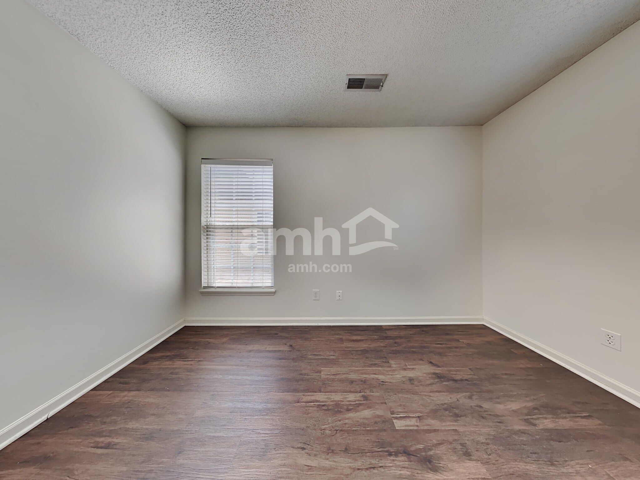 Building Photo - 325 Sunburst Way