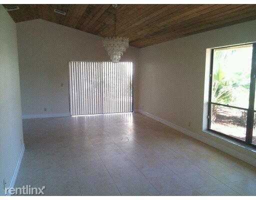 Building Photo - 2 br, 2 bath House - 7175 NW 4th Ave