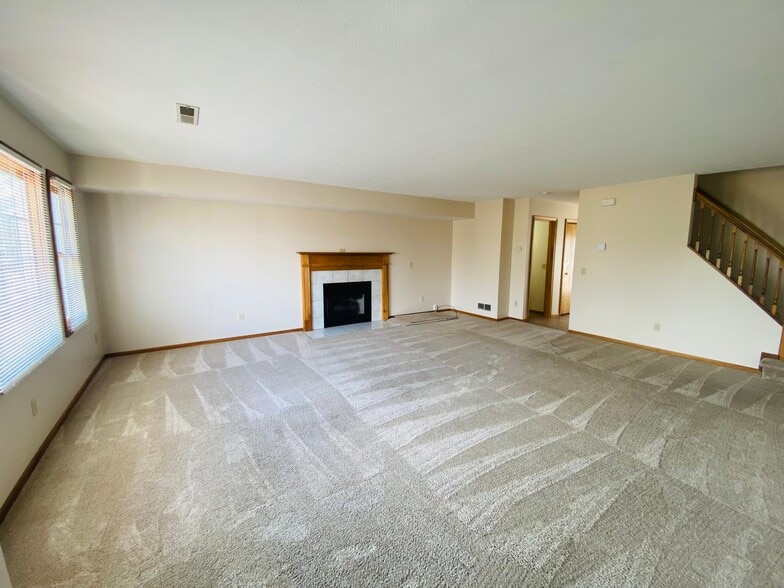 Building Photo - 7491 Shisler St NE