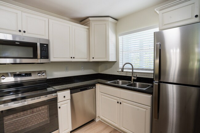 Building Photo - Spacious 2 Bedroom, 2 Bathroom Condominium...