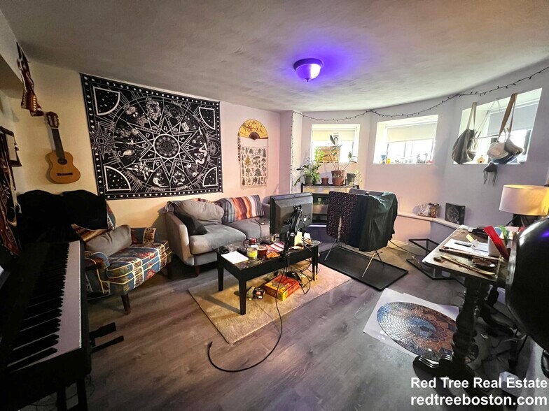 Building Photo - 19 Brighton Ave