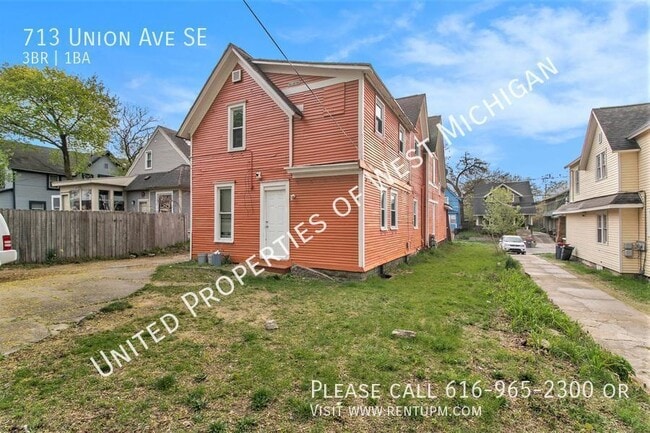 Building Photo - Available Now | 3 Bedroom 1 Bath Upper Uni...