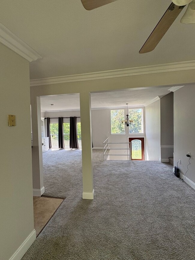 Building Photo - 4 Bedroom 2 Bath House