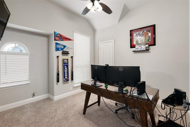 Building Photo - 1324 Thrasher Dr
