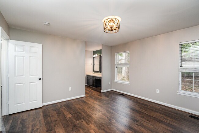 Building Photo - Charming One-Level Home in Quiet Cul-de-Sa...