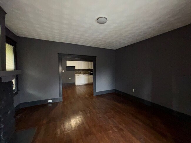 Building Photo - 1048 E McLemore Ave