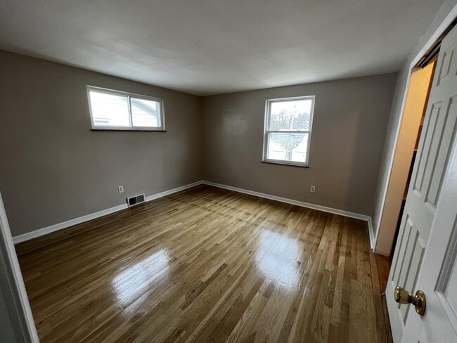 Building Photo - 104 N Brinker Ave