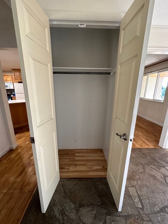 Building Photo - 4 bed 2.5 bath home in Rexburg with GAS AN...