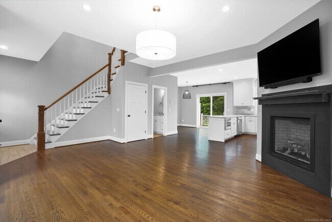 Building Photo - 204 Mountain Rd