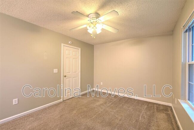 Building Photo - 5 Fieldcrest Ct