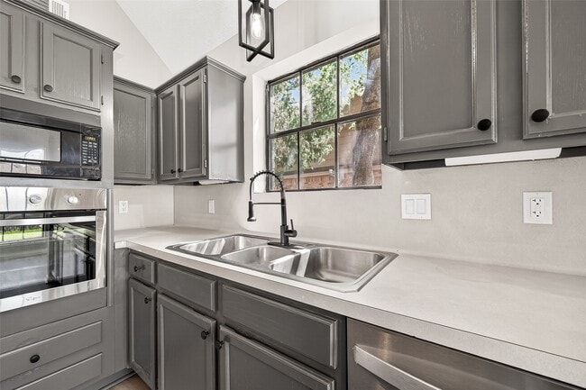 Building Photo - 4906 Pleasure Lake Ln