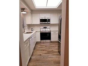 Building Photo - Awesome golden valley townhouse with 2 beds and 2.5 baths available 6/1/2024!