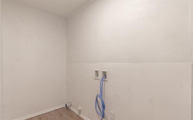 Building Photo - 1202 Mark St