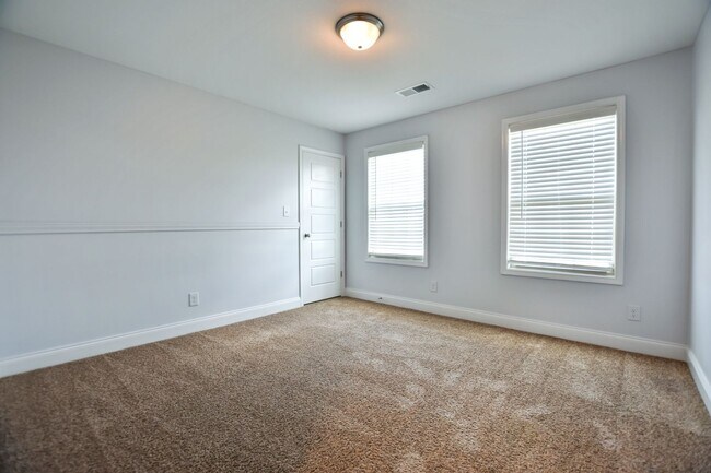 Building Photo - Pet Friendly Four Bedroom!