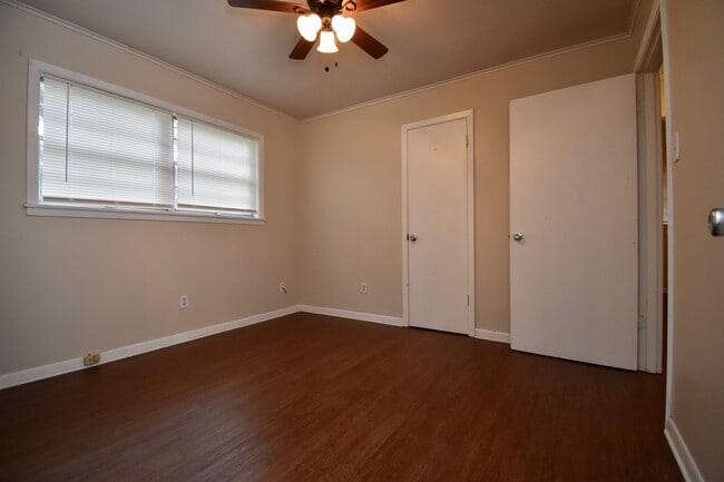 Building Photo - 3 Bedroom 1 Bath with lots of Updates!