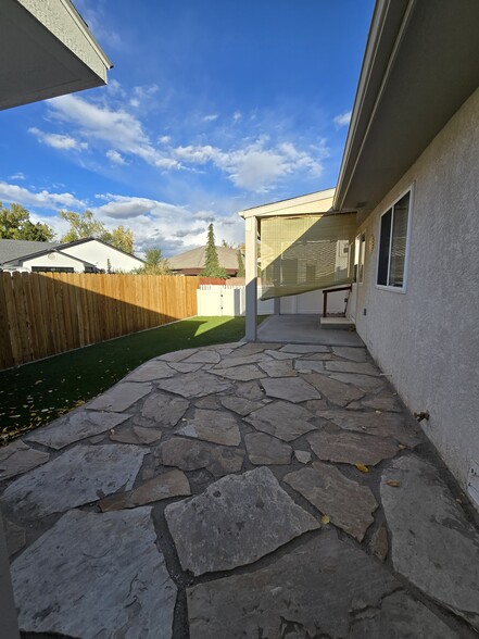 Backyard looking toward back patio - 726 W Tyrolean Ct