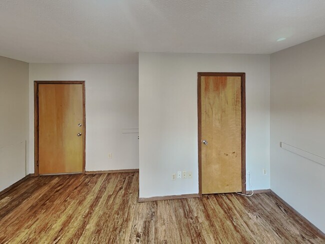 Building Photo - 42 E 13th Ave
