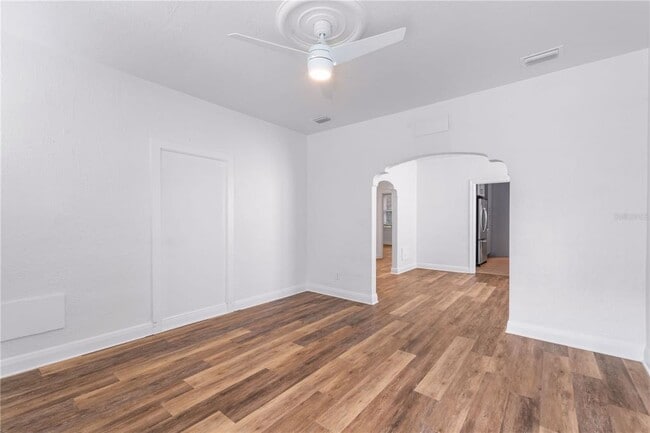 Building Photo - 206 N Albany Ave