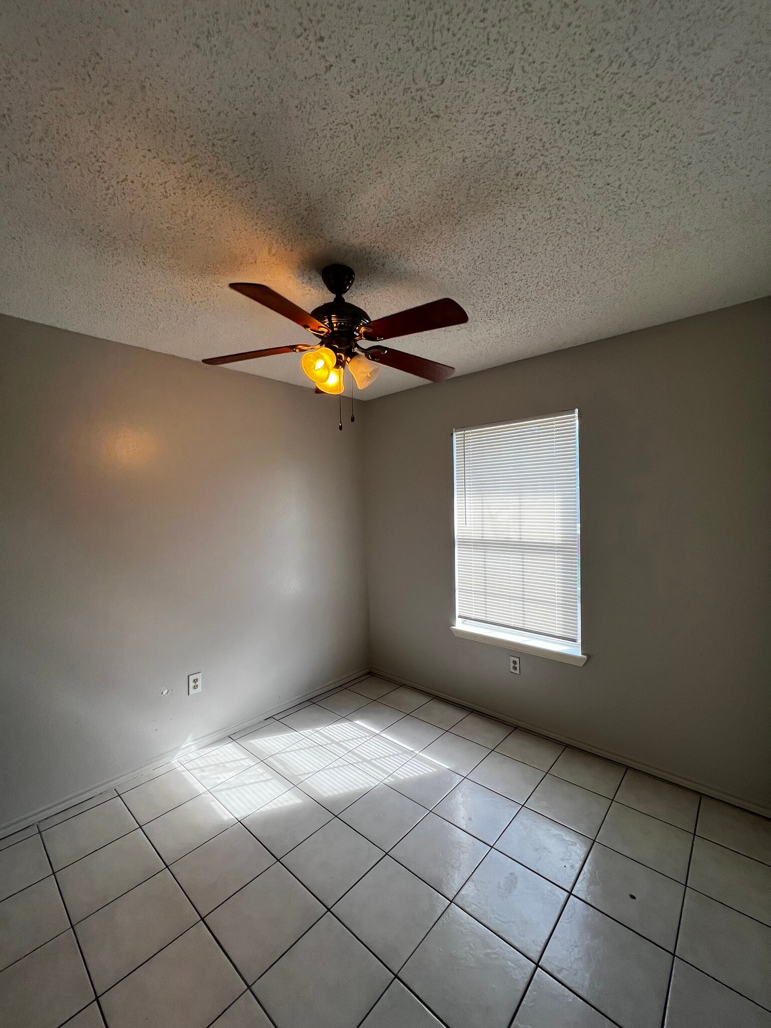 Building Photo - 2813 Capri St