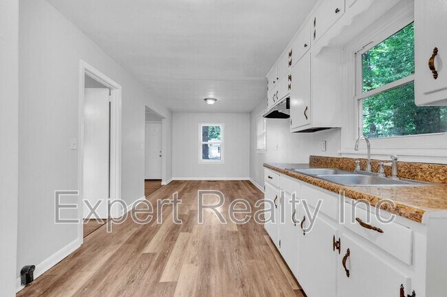 Building Photo - 1317 Glenwood St NW