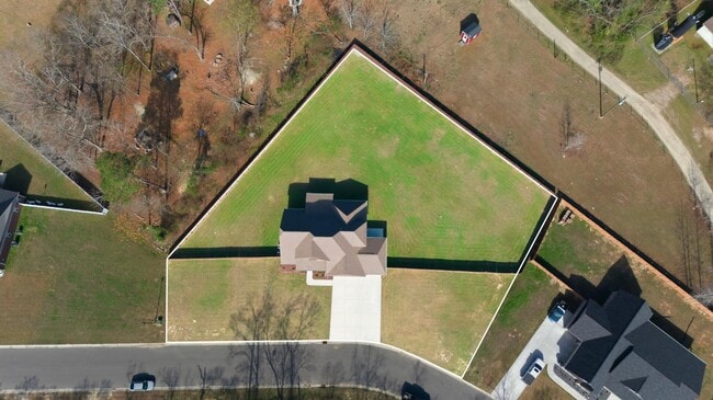 Building Photo - 206 Leland Ln