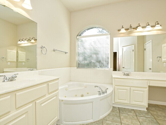 Building Photo - 1702 Buttercup Creek Blvd