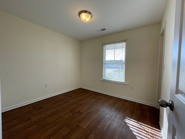 Building Photo - Don't miss this cute 3BR/2BA home in St. John's Ridge w/ attached garage!