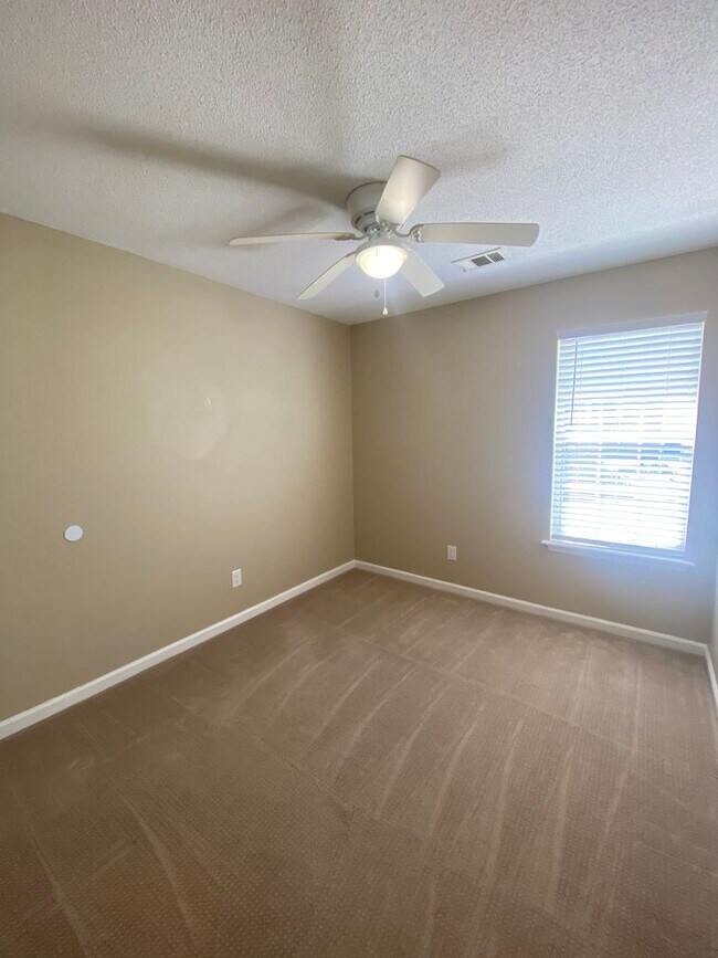 Building Photo - 1112 Panola Cir