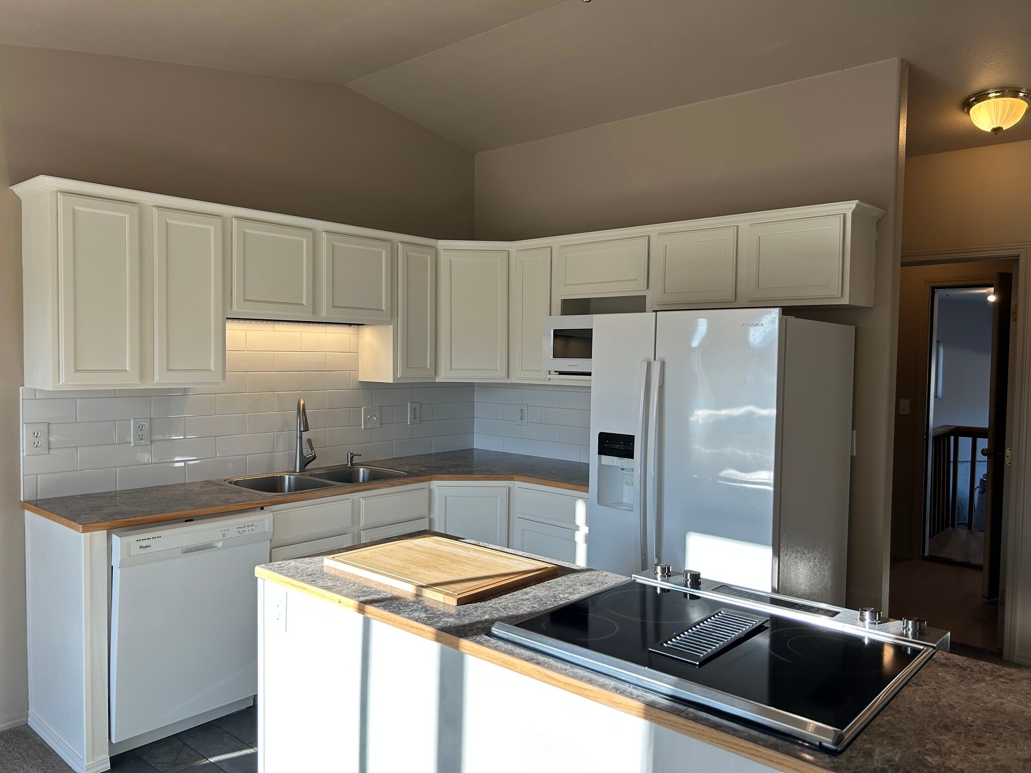 Kitchen - 632 S Lawler Ave