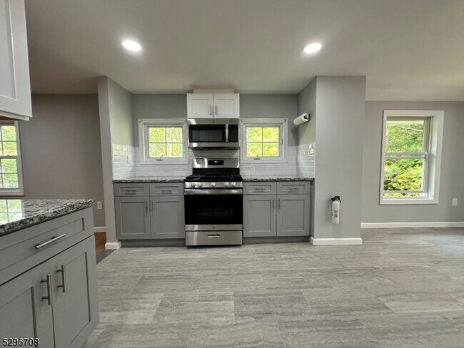 Primary Photo - 26 Belmont Ave