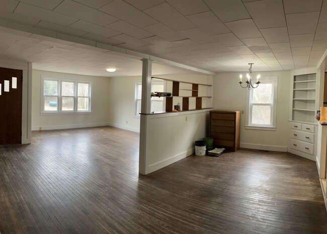 Building Photo - 519 Crane Brook Rd
