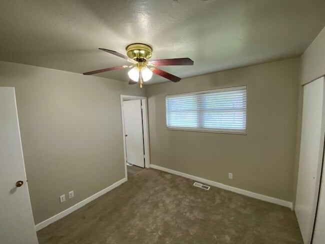 Building Photo - 3 Bedroom 2 Bath Single Family Home