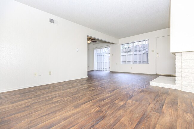 Building Photo - Walnut Park Apartments