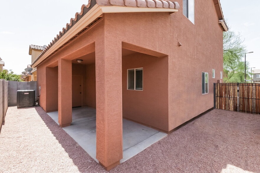 Building Photo - 311 S Travis