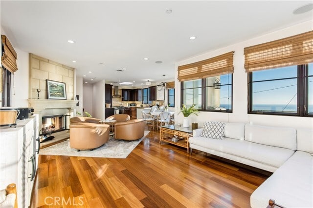 Building Photo - 320 33rd St