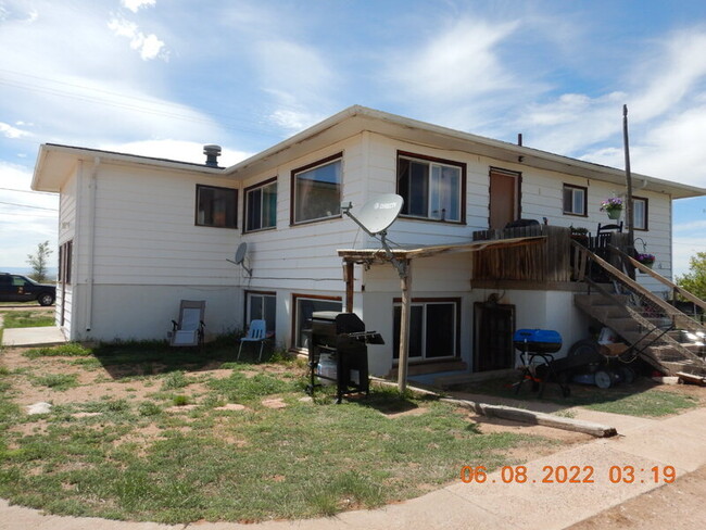 Building Photo - 2525 Vista Dr