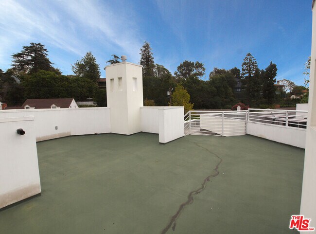 Building Photo - 269 N Bundy Dr