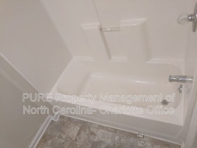 Building Photo - 3717 Signet Dr