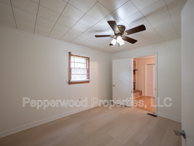 Building Photo - 410 Peachtree Ln