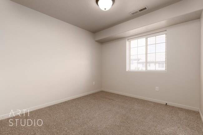 Building Photo - MOVE-IN SPECIAL $100 OFF FIRST MONTH'S REN...