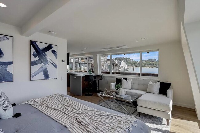 Building Photo - 240 Redwood Highway Frontage Rd